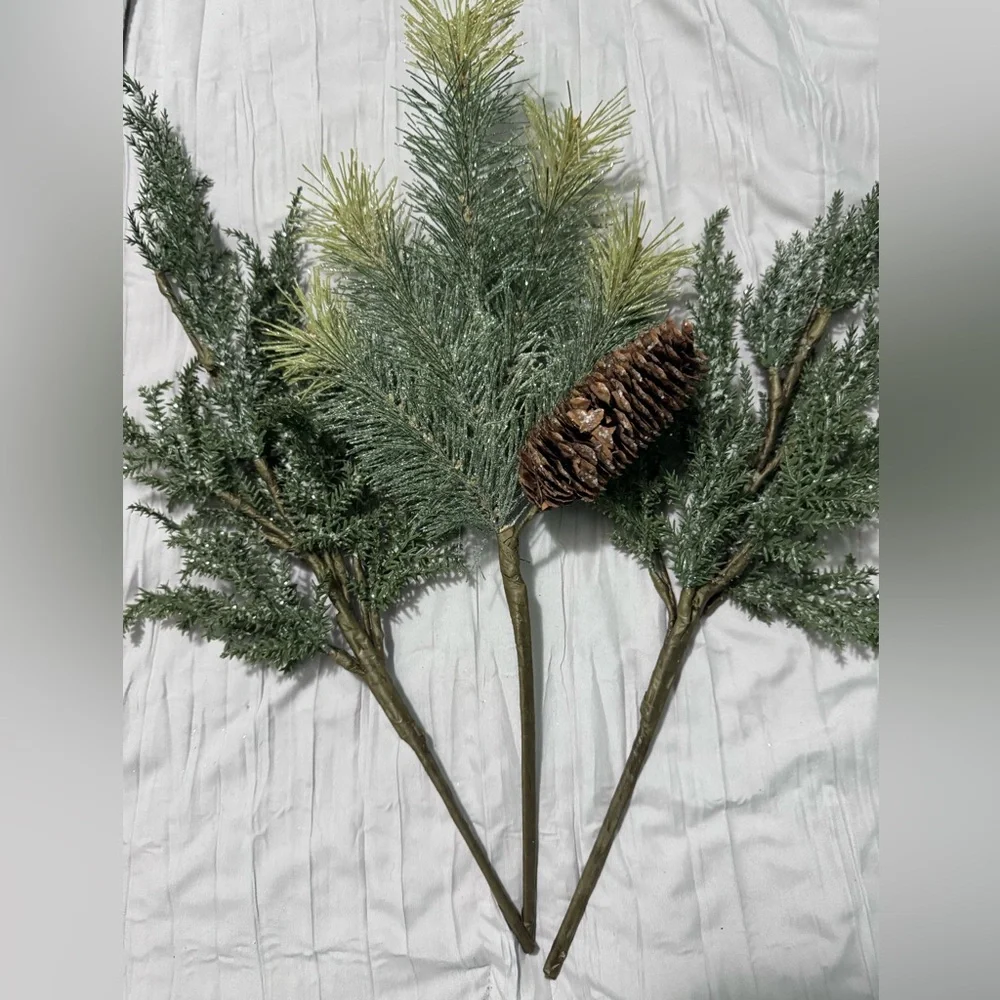 Green Pine Holiday Branches with Pinecone 🌲